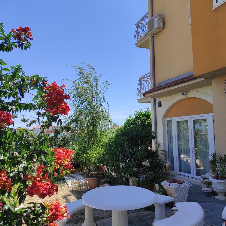 White Pigeon Apartment Сплит Екстериор снимка